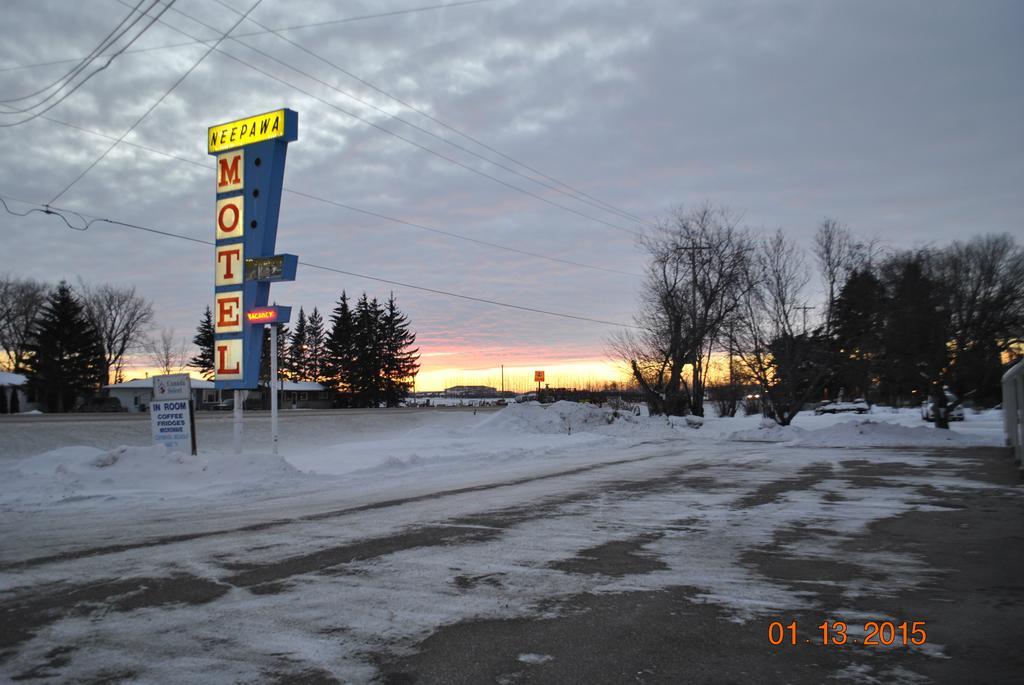 Neepawa Motel ภายนอก รูปภาพ