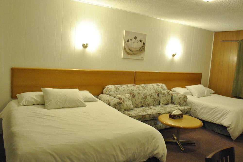 Neepawa Motel ภายนอก รูปภาพ
