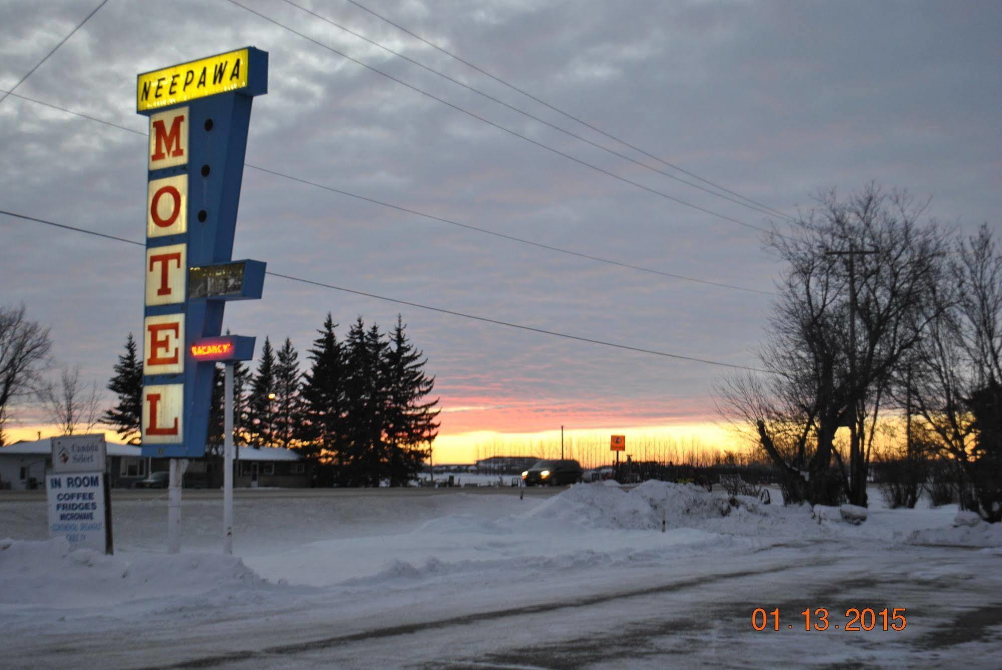 Neepawa Motel ภายนอก รูปภาพ